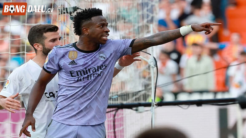 Sự việc Vinicius bị phân biệt chủng tộc trong trận đấu với Benfica